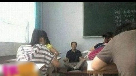 Thầy giáo đang tìm kiếm sự tĩnh lặng